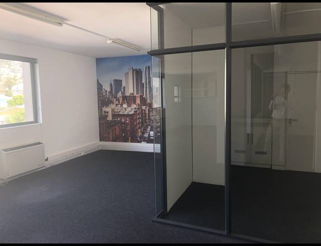 133M² OFFICE TO LET IN SEA POINT